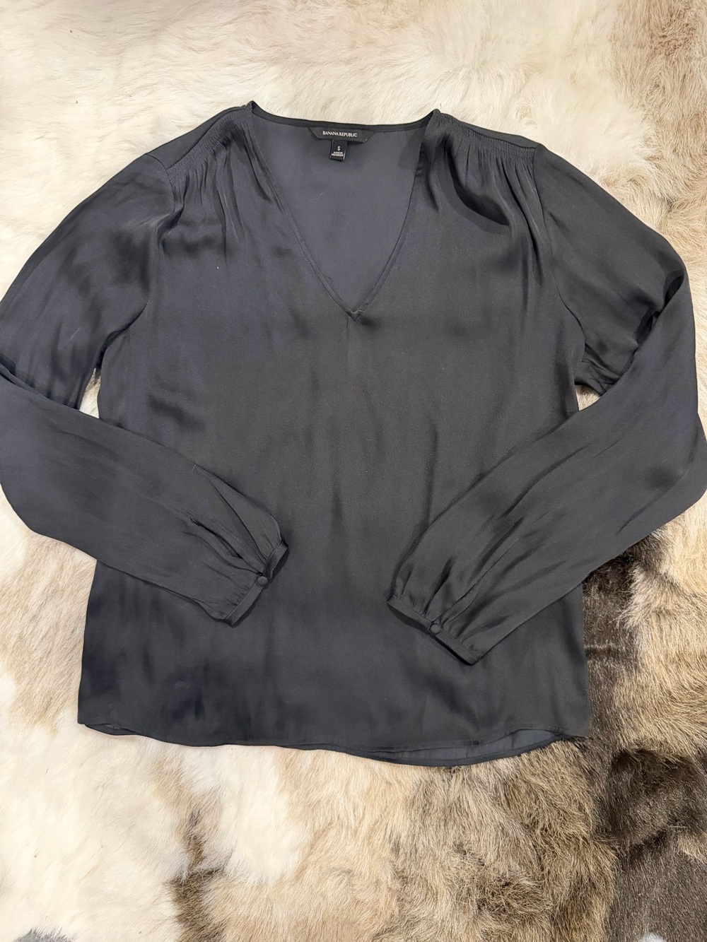 Banana Republic Black Satin V-Neck Long Sleeve Blouse small